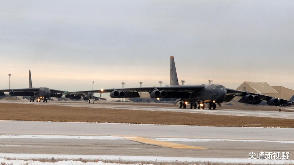 「轰炸机」局势再度失控，美军轰炸机紧急回国，3500公里外导弹已准备就绪