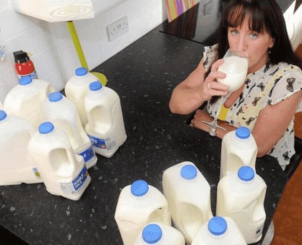 牛奶|女子不吃饭只喝奶20年, 身体翻天覆地变化, 55岁变化蒙了