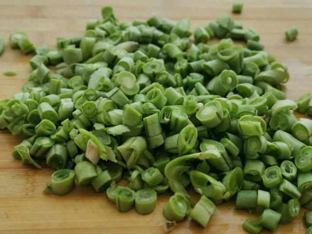 『高血压』这菜是天然“祛湿高手”，常吃扫除体内宿便、湿气，小腰更瘦了