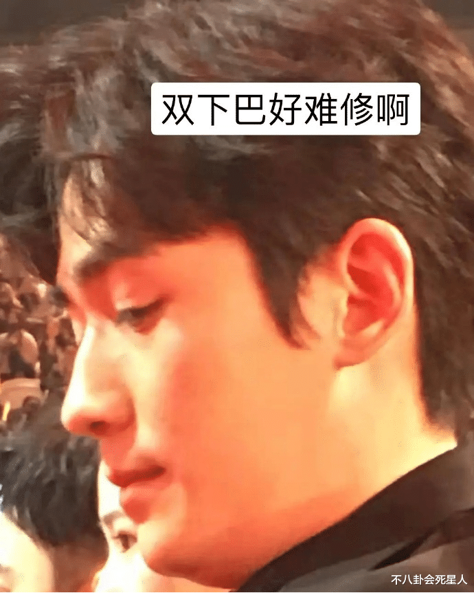 易烊千玺|炮姐脱粉回踩爆出的生图:易烊千玺脸部崎岖,王一博牙黄下巴突出