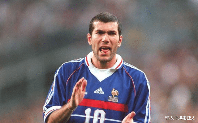 C罗▲恭喜梅西！降薪70%后又获一大殊荣：力压C罗成25年世界足坛第一人