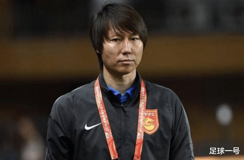 「里皮」里皮不甘心!曝银狐看好李铁带队进世界杯,还有1个前提条件