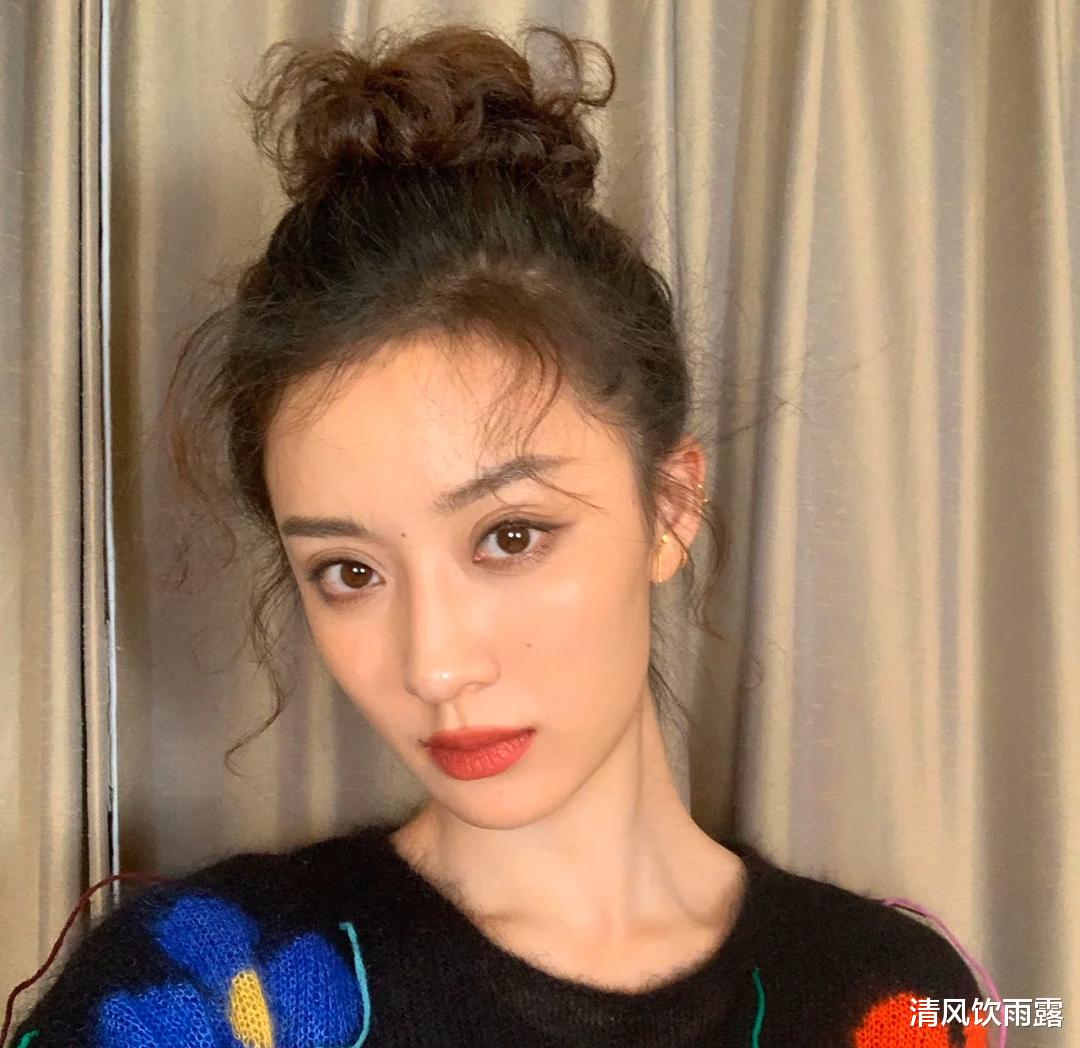 「书法」《安家》朱闪闪戏里戏外差距大,戏内可爱风,戏外又酷又文艺!