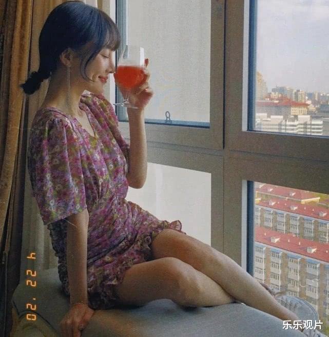 李小璐：李小璐将彻底告别网友？劣迹艺人被禁止直播，新事业面临危机