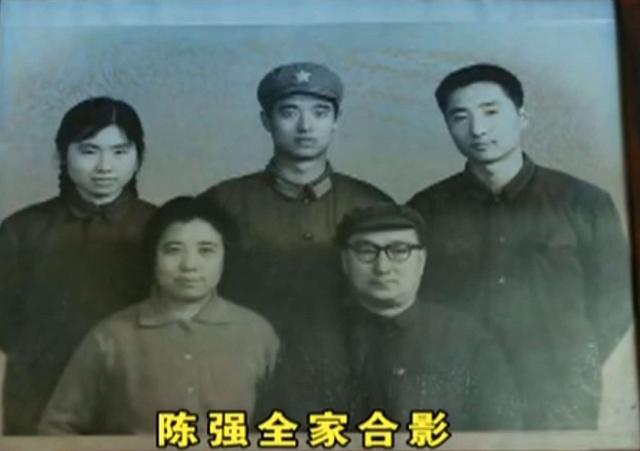 「陈佩斯」1998年春晚，朱时茂出现失误，陈佩斯表面淡定，内心如五雷轰顶