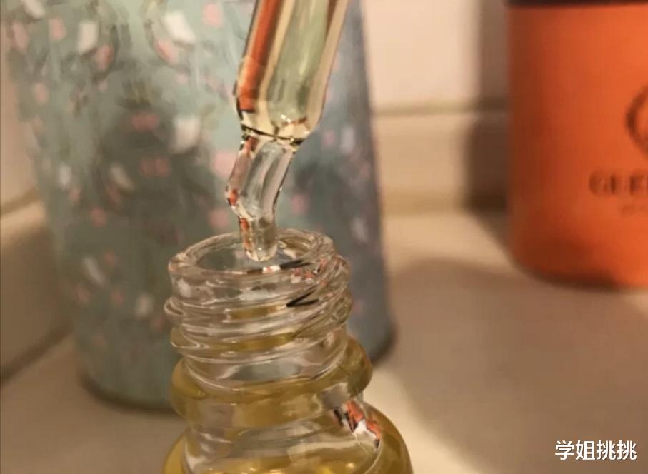 护肤|用完爽肤水别急着用精华，学张雨绮金晨多做一步，皮肤通透又光滑