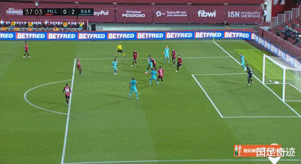 「梅西」梅西又开天眼！1分钟连送2次精妙直塞，队友：永不洗他拥抱的球衣