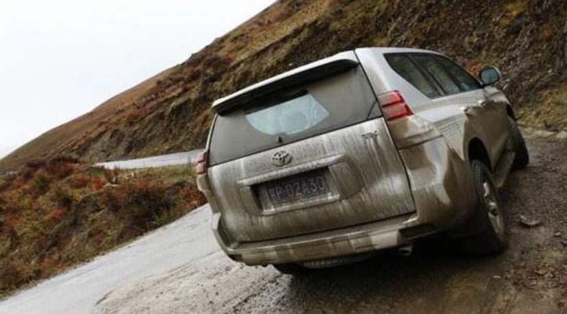 川藏公路|川藏线被遗弃的豪车不知几何，为啥没人敢捡？当地人：你可以试试