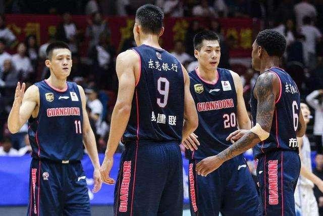 易建联|阿联：续约成疑，身价4亿，两个儿子不同国籍，与名模恩爱10余年