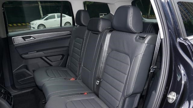 丰田汉兰达|为求量从30万跌破25万，重2吨长超5米，配12颗丹拿，比汉兰达高级