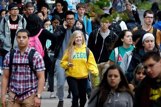 【英国】英国学霸从中国回去，向朋友哭诉：不要相信中国人的“不会”！