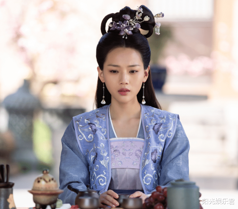 陈芊芊：刚凭借《陈芊芊》走红，转头就出演了《双世宠妃3》，看来要大火啦！