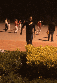 咸蛋的小姐|“被蜜蜂蛰了,奶奶说拔罐逼出毒血就好了”,但为啥却越长越大!哈哈哈~