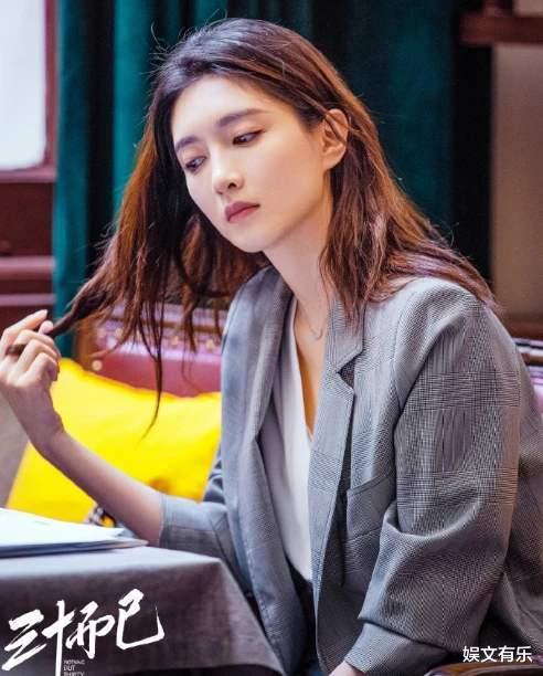 江疏影|童瑶采访稳居C位,江疏影心生不满全程黑脸?毛晓彤做法明显段位更高