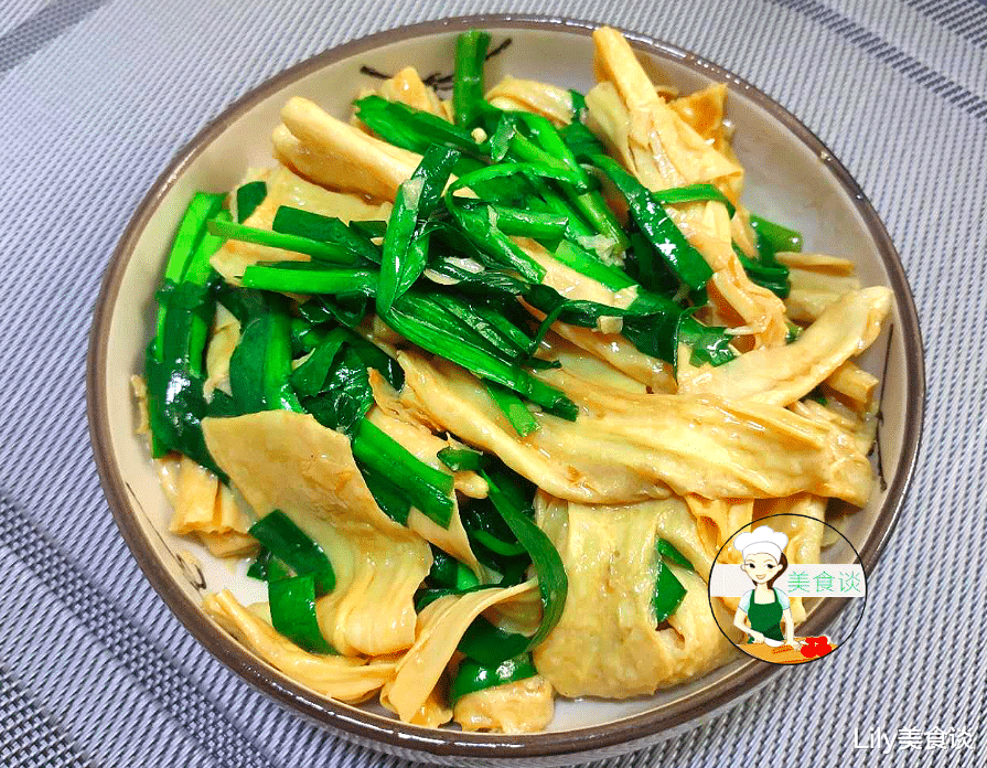 春天■春天，这两样素菜一起炒，不放肉也很鲜，每次1盘不够吃，太香了