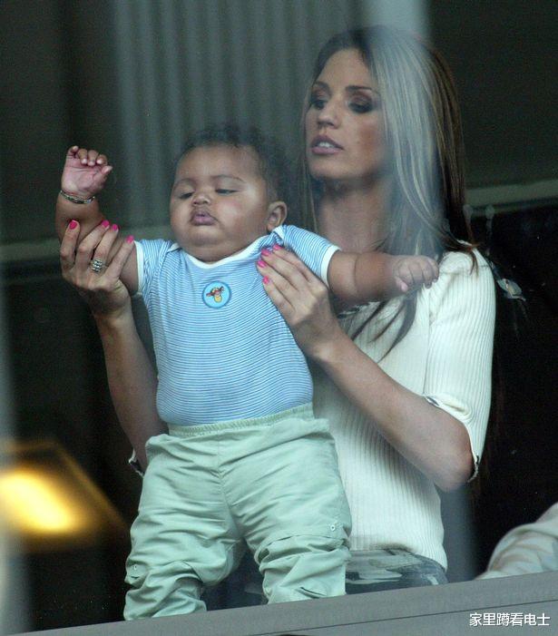 |“再吃就没命了”!女星为400磅儿子减肥,冰箱上锁气到混血娃撞墙