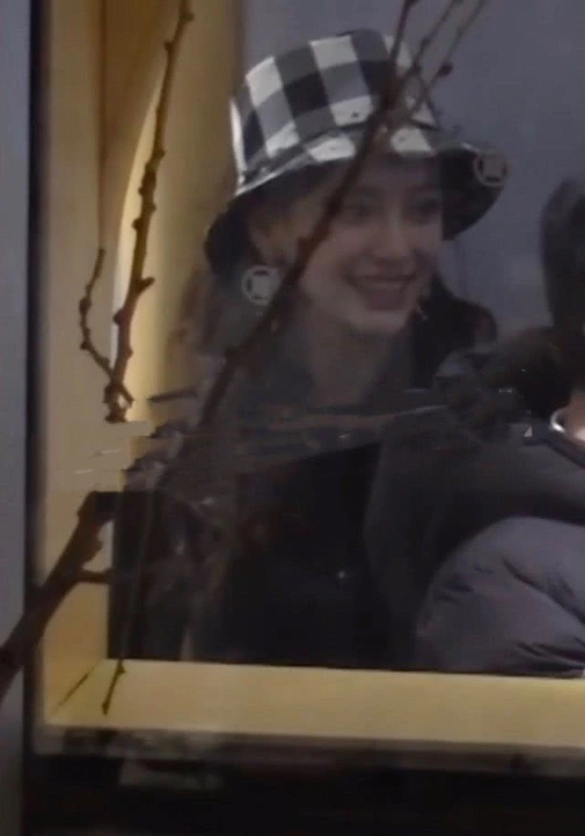 小海绵生日宴黄晓明、杨颖久违合体，一同招待客人力破婚变传闻