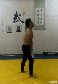 田雨橙|12岁森碟近照曝光！神仙大长腿吓坏网友：这腿是真实存在的吗？