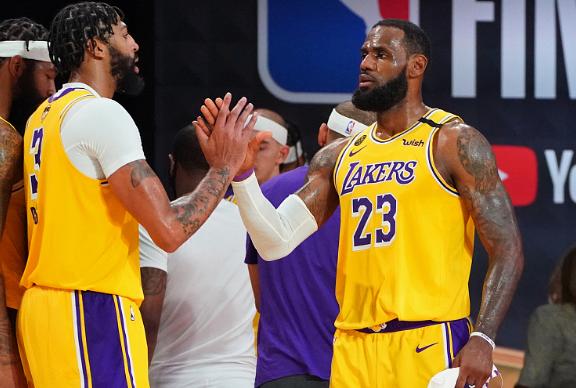 勒布朗·詹姆斯|湖人3-1拿赛点，詹姆斯暴怒，戴维斯曝内情，谁注意隆多举动?