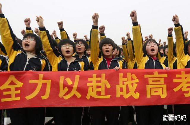 考试▲高考当天,在答题卡上要尽量规避的5个错误,别让分数输在细节