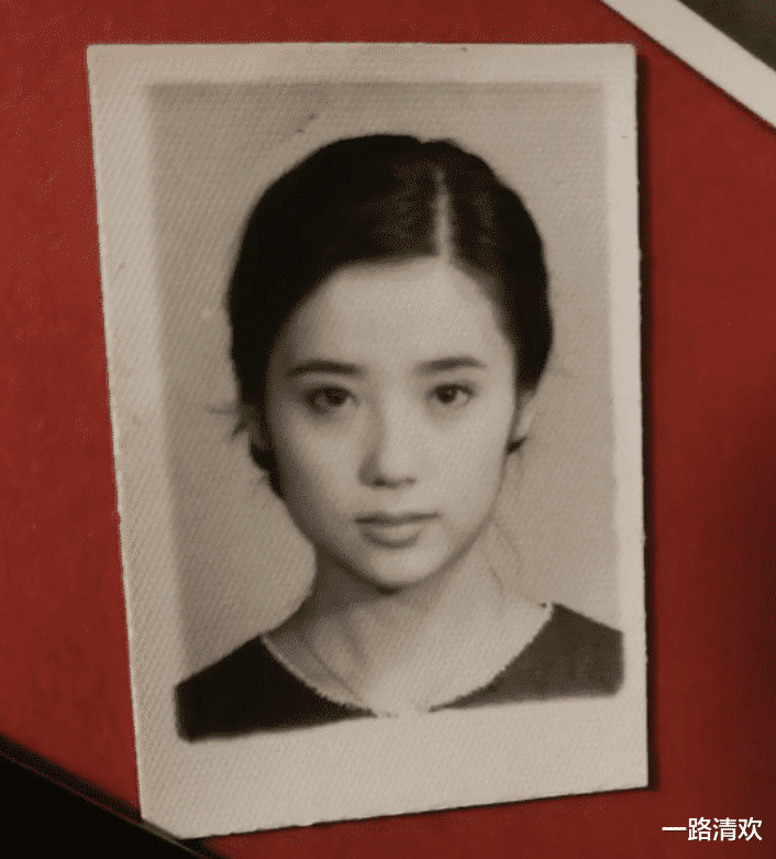 中8个人从左到右,以此是陈明昊,秦海璐,张彤,曾黎,章子怡,梅婷,李敏