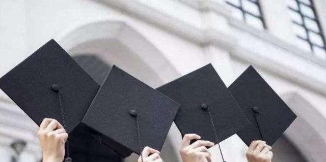 ▲高考“兵临城下”，这些“过了桥”或“掉下河”的故事，听听就好