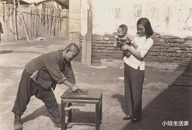 老照片@旧社会木匠老照片，最后一张保证你不知道在做什么