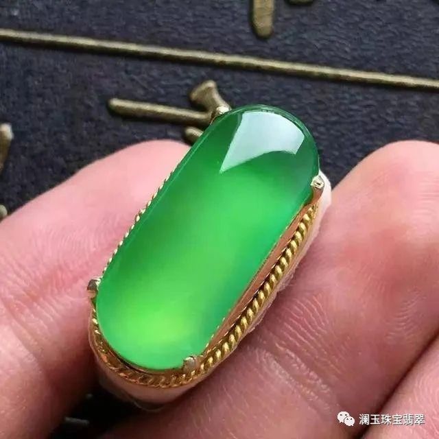 ##翡翠“够辣”是指翡翠有味道吗？！怎样的翡翠才能算“辣”