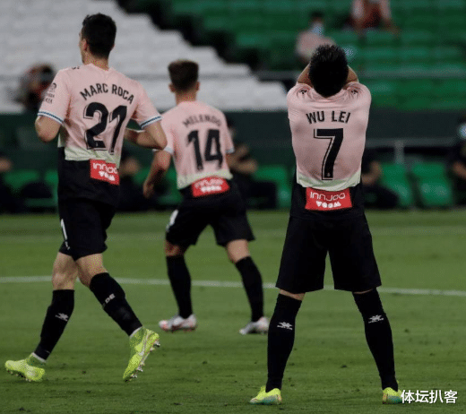 [西班牙人]武磊超级空门不进后，对手表情亮了，西班牙人主帅说了7个字！