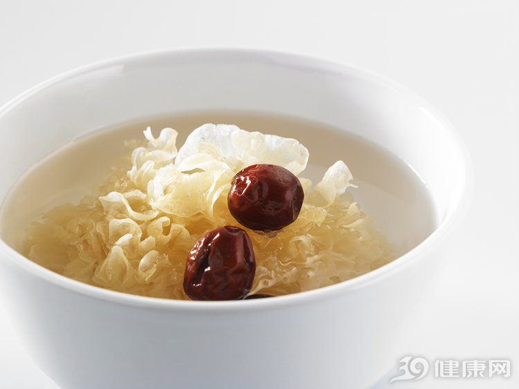 红枣|红枣养生功效多，但医生建议：这4类人最好别吃，越吃越伤身