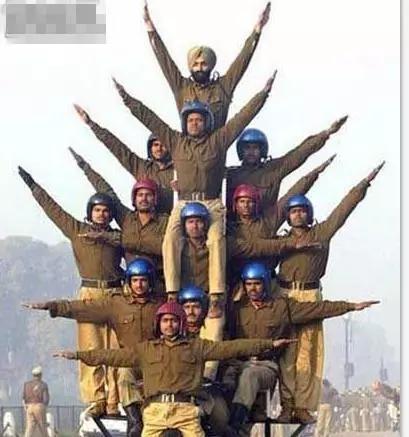 【】阅兵呢，能不能严肃的看完？！