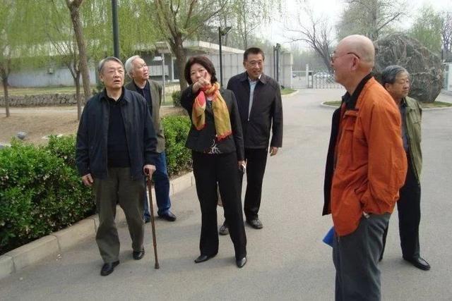 |毛主席的亲侄媳：抚养聋哑女儿成才，17年苦等丈夫出狱，坚贞不渝