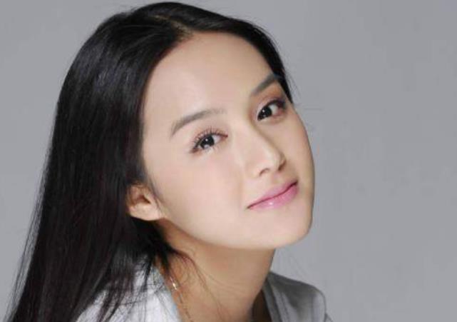 影帝|17岁荣登春晚，大红大紫时嫁给外卖小哥，今丈夫逆袭成双料影帝