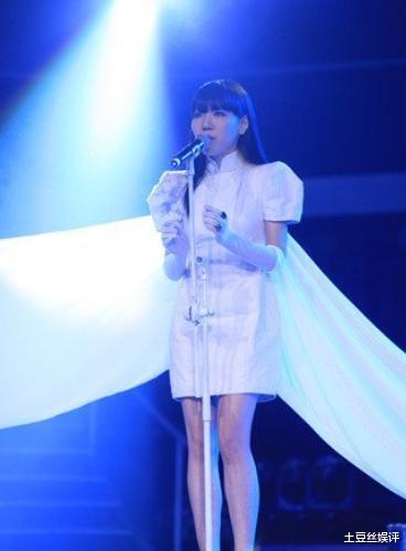 吴莫愁|痛心！《中国好声音》亚军从1.3亿代言到县城卖唱，得罪了谁？