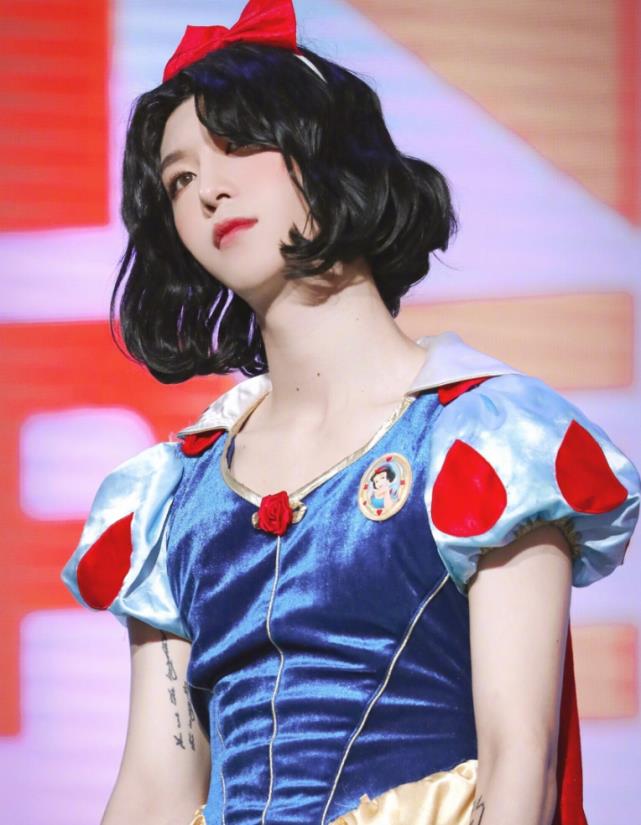 范丞丞：有种“角色扮演”叫范丞丞，扮白雪公主美如画，比女人还有味道