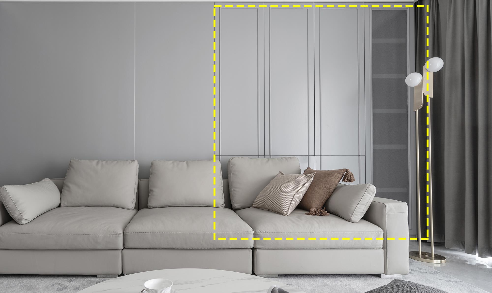 []客厅沙发不靠墙，留出25公分打个上下柜，连打柜子的师傅都点赞！