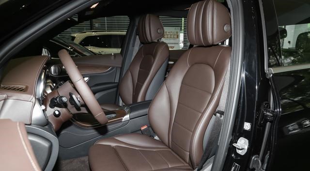 奔驰GLC|又一豪华车“封神”！7月卖出88562辆，奥迪、宝马都不是对手