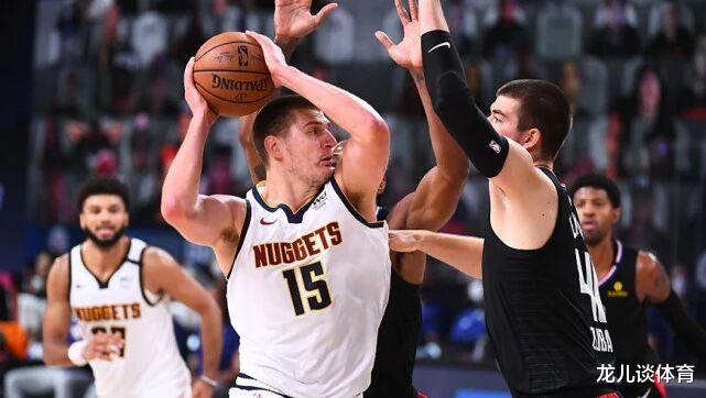 道格·里弗斯|小卡为何低迷?里弗斯赛后道出原因,球迷:终明白为何避开红队了