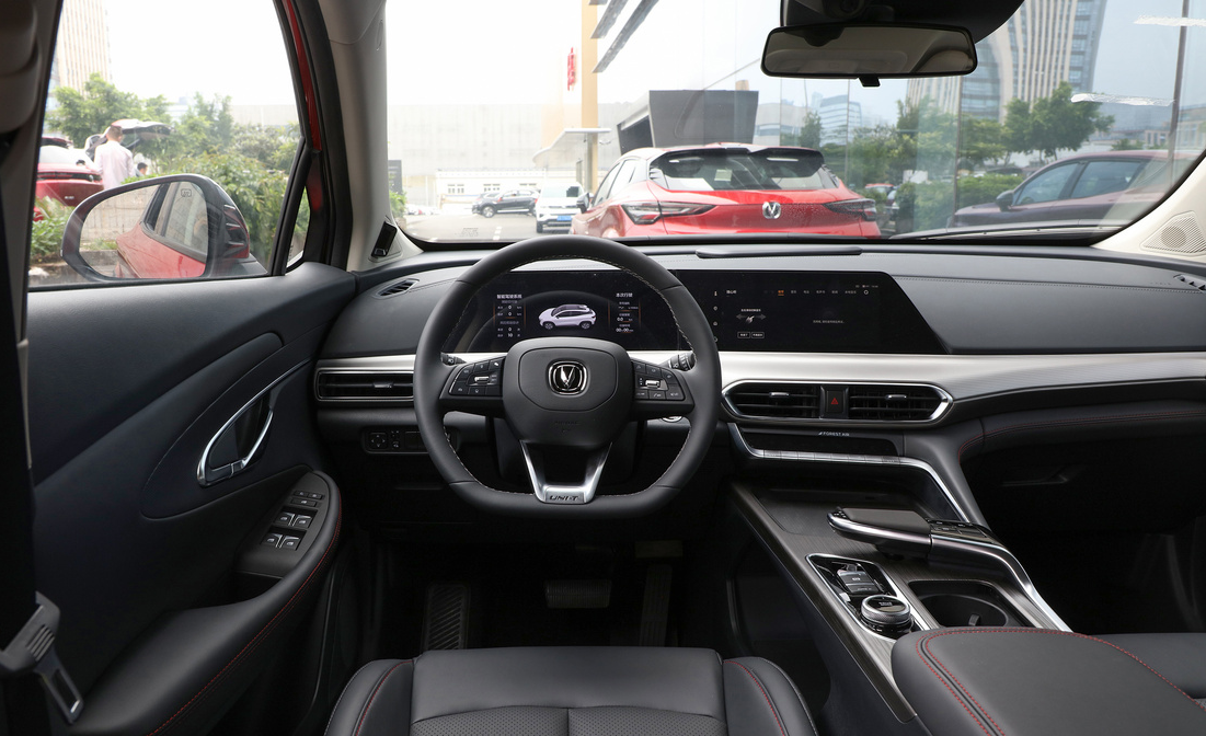 [长安汽车]长安“引力”首款SUV! 顶配13万，却有30万的档次，后悔买早了H6