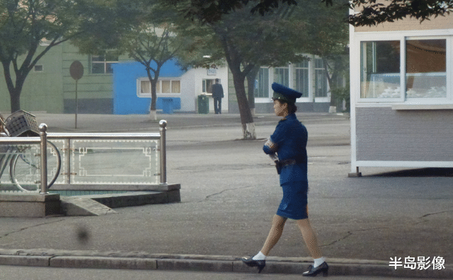朝鮮女交警年輕漂亮，是朝鮮男人心中的女神-圖4