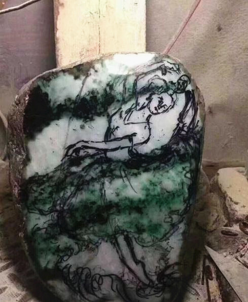 起死回生▲切出癣加绿的料子,小伙差点就扔掉!在雕刻师的手上又起死回生!