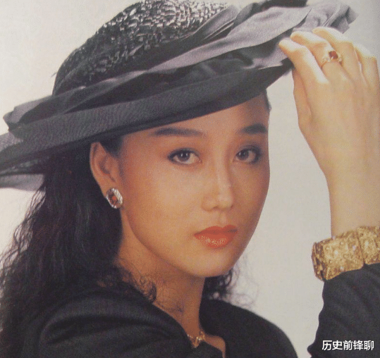 李连杰@1989年,李连杰与周星驰合拍了此片,女主角是个超级大美女