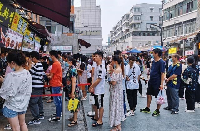 武汉|变贵后的武汉户部巷:热干面12元、豆皮10元,本地人很少去