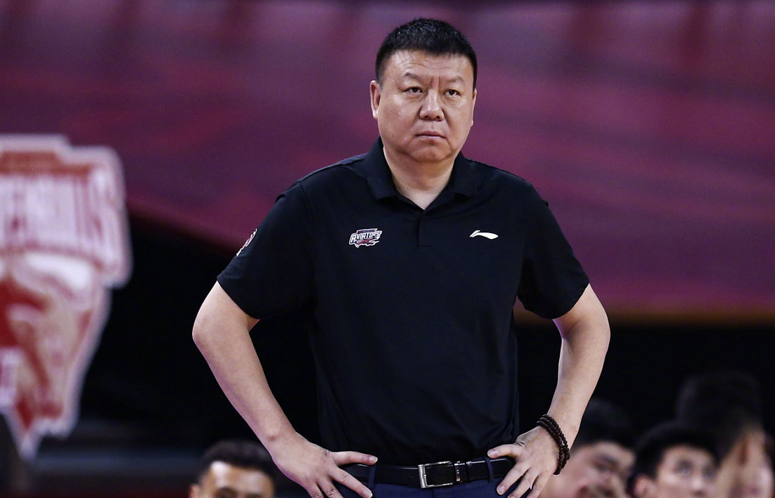 深圳男篮|又一主帅下课!当场离任+已经离队,比郭士强还惨