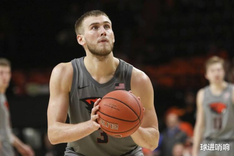 湖人队|仅剩1600万！湖人连签三人，超六前二全拿下，替补阵容太豪华