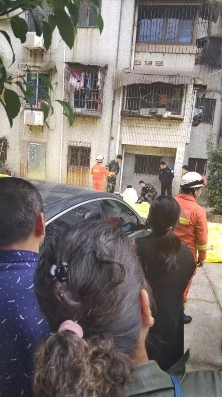 泉城倔三哥|初中生直播同伴跳楼：不停用言语刺激，2小时后女孩坠亡
