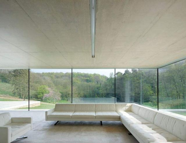 「」用铝合金窗封阳台？已经OUT了，无框玻璃让更多阳光进家来