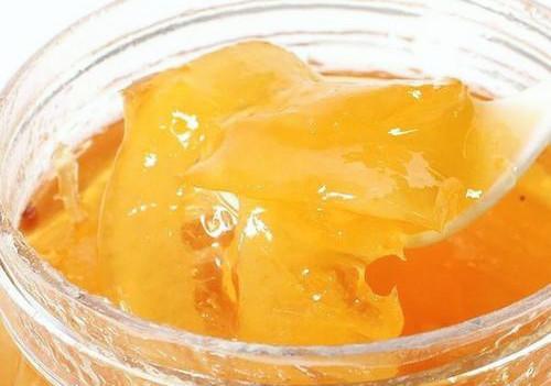 「柠檬」女人夏天多吃它，每天喝1碗，气色变好了，色斑不见了，素颜也美