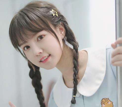 饭思思|千万网红只是“声卡战士”?饭思思线下唱歌被喷,句句都破音