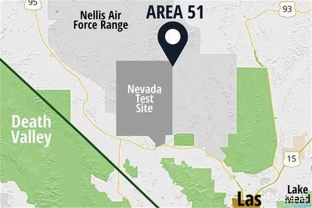 UFO|美国62号公路上方出现不明飞行物,呈井字形,在利用云团做掩护?